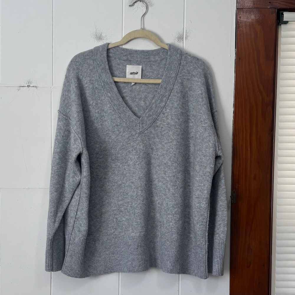 Aerie Womens Heather Grey V-Neck Oversized Knit Sweater Medium Dropped Shoulder
